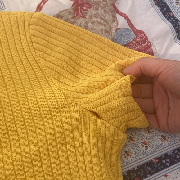Vintage St. John yellow ribbed shirt - Picture 5 of 7